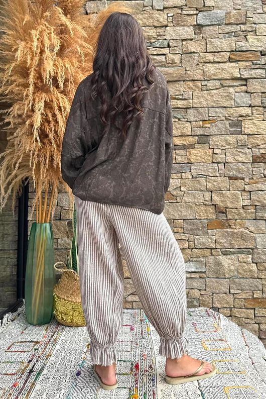 Kiti Paisley Damask Artist Smock Coffee Bean